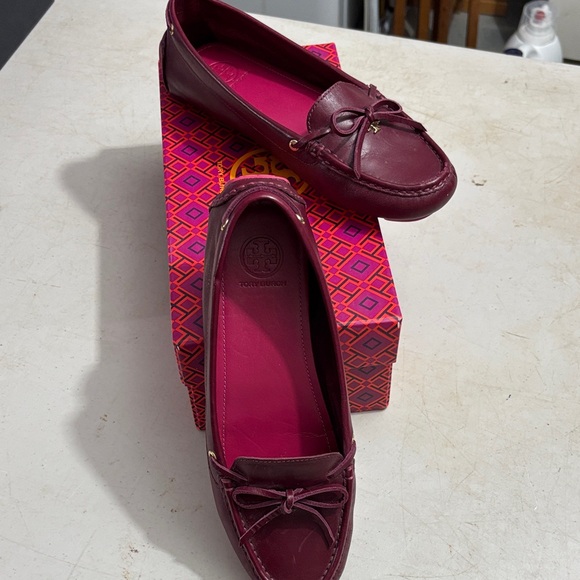 Tory Burch Women's Deep Burgundy Flats - Picture 1 of 4